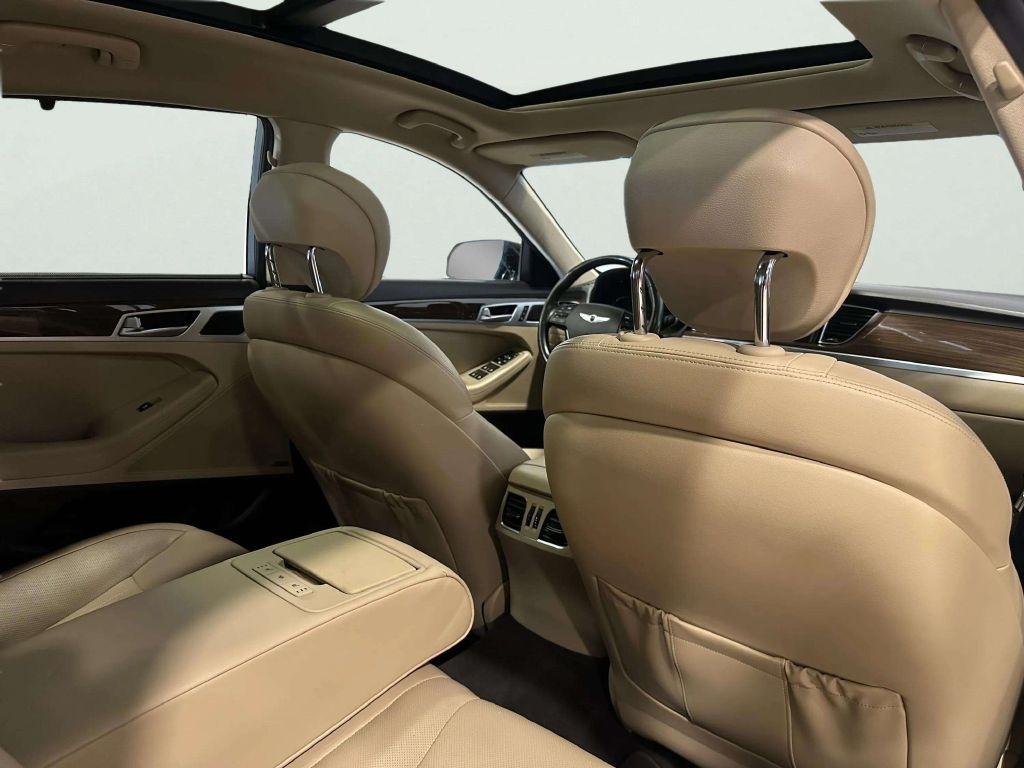 Hyundai Genesis  2016