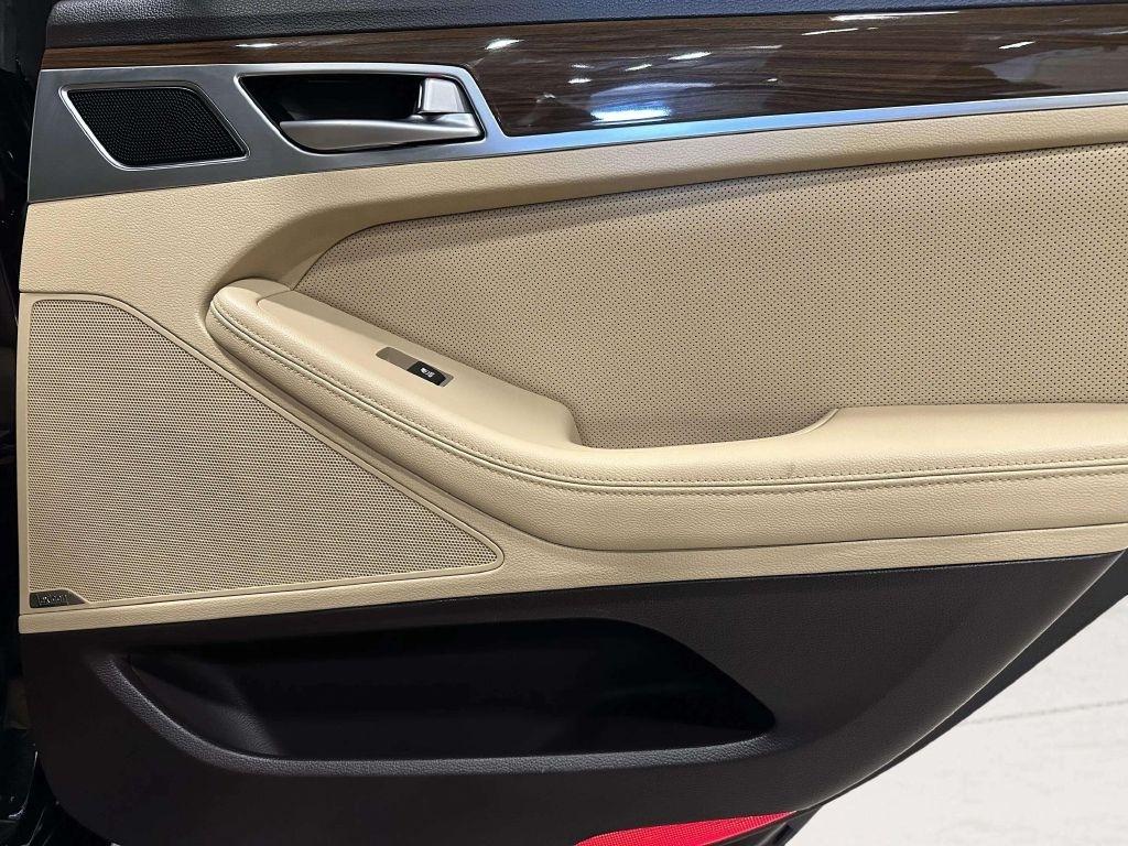 Hyundai Genesis  2016