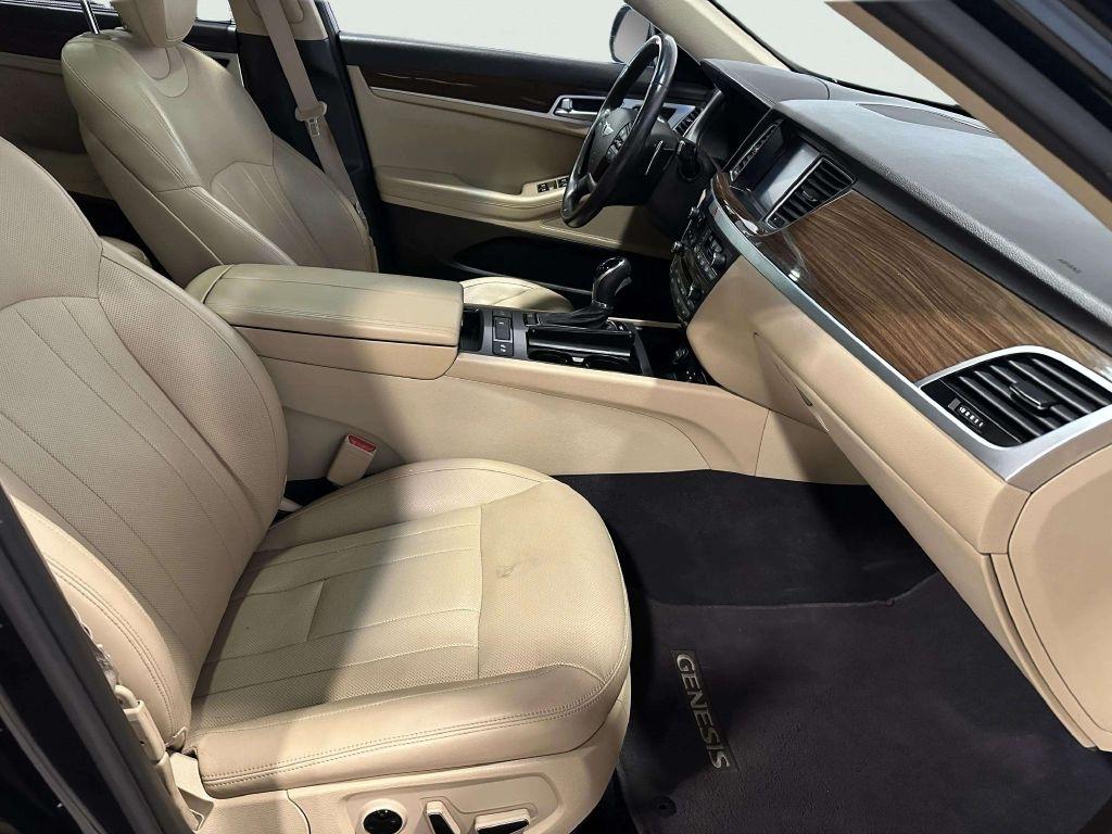Hyundai Genesis  2016