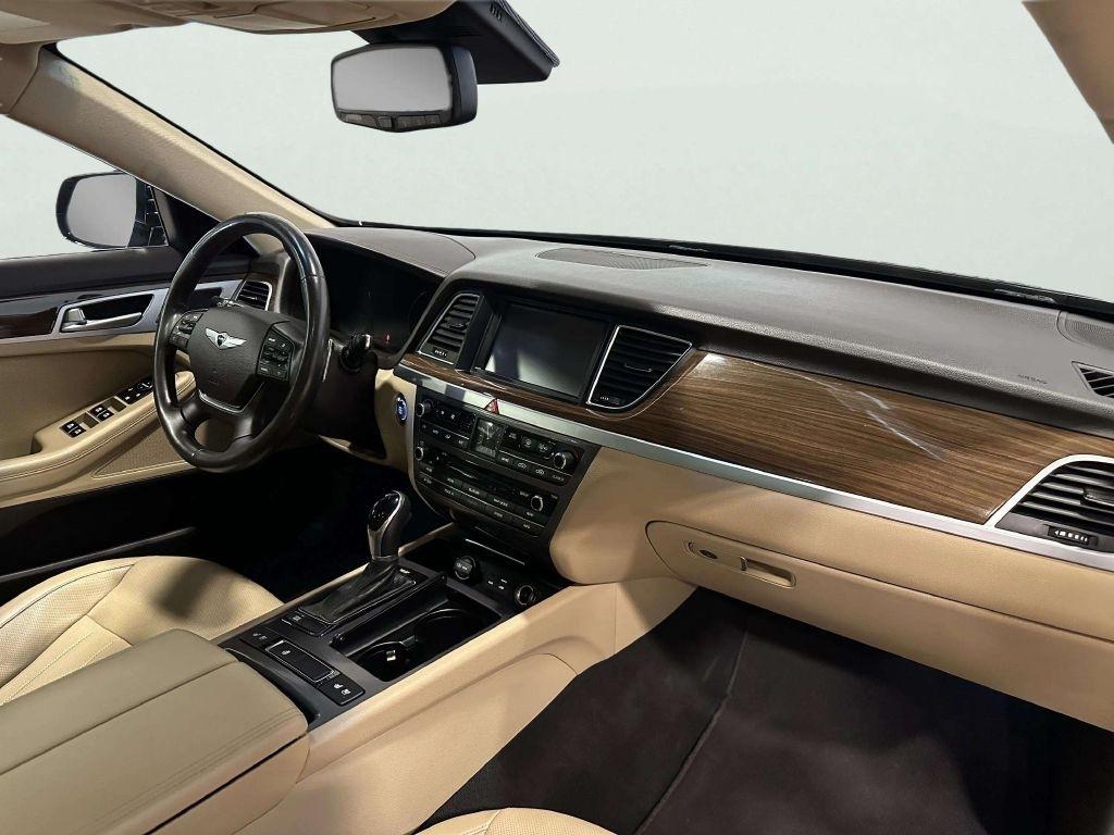 Hyundai Genesis  2016