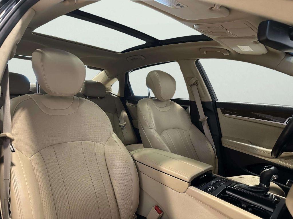 Hyundai Genesis  2016
