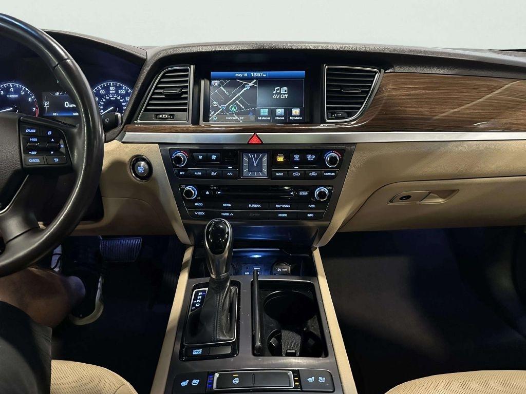 Hyundai Genesis  2016