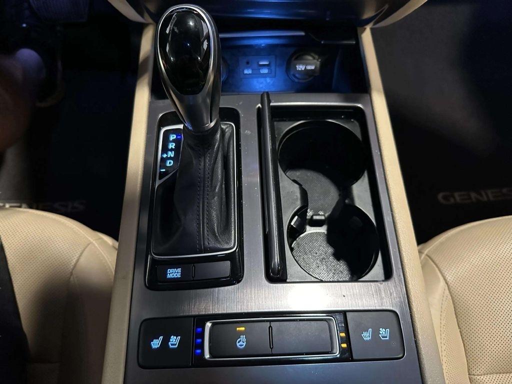 Hyundai Genesis  2016