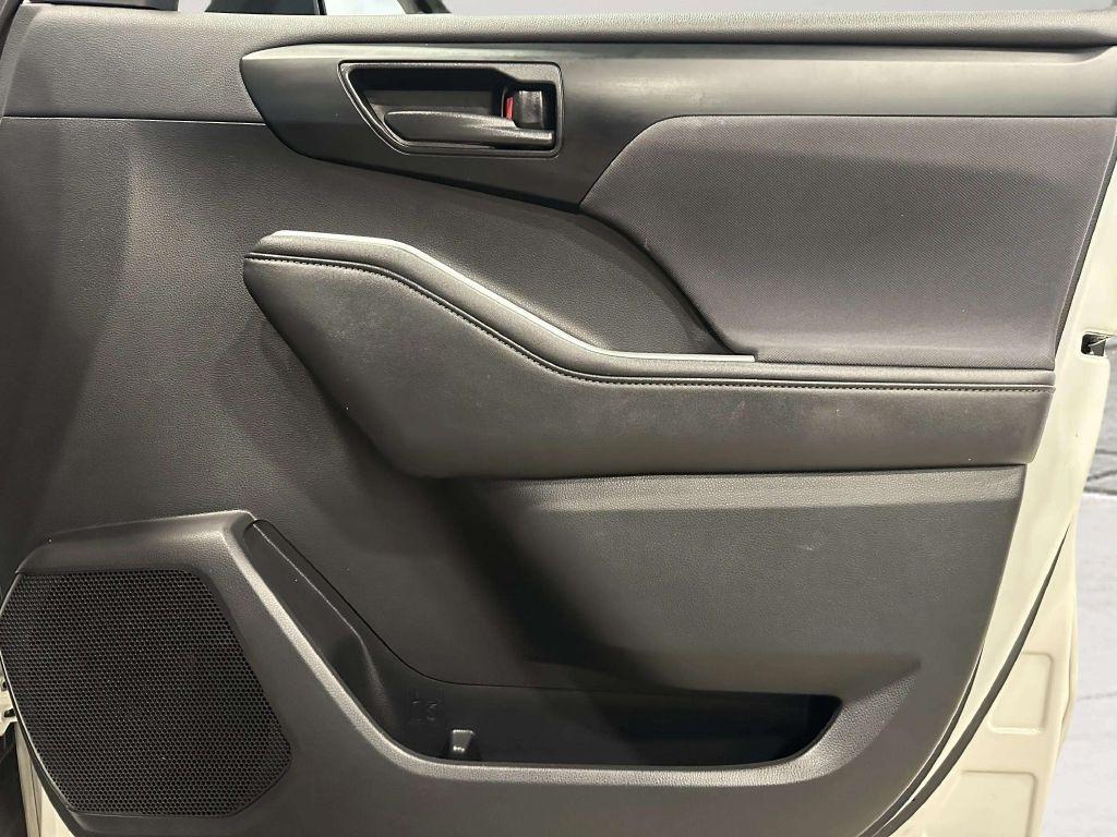 Toyota Highlander  2021