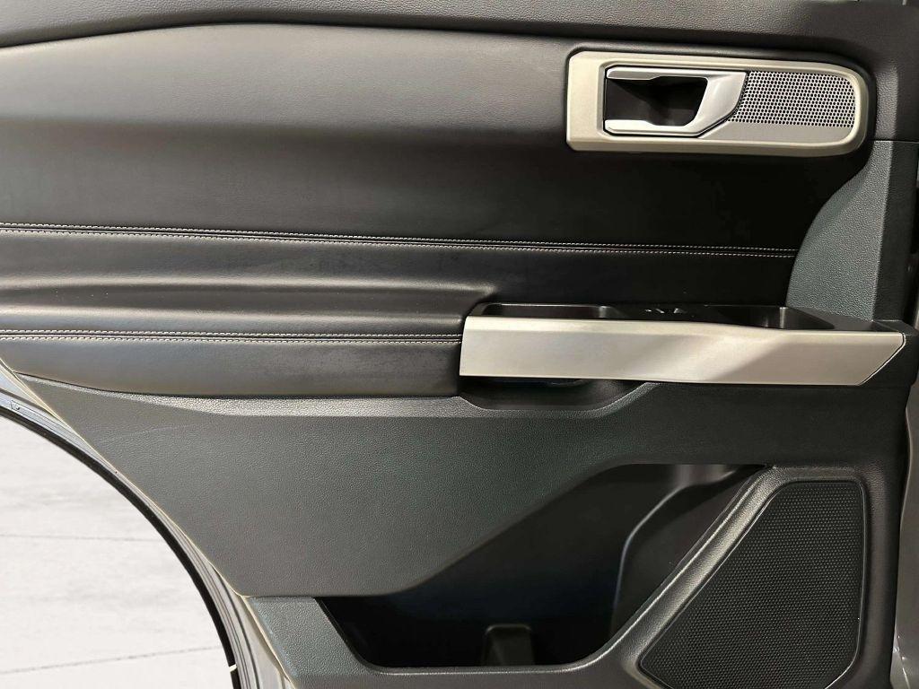Ford Explorer  2023