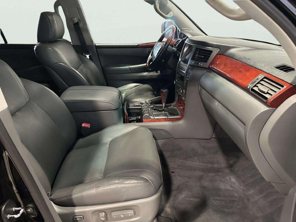 Lexus LX 570  2009