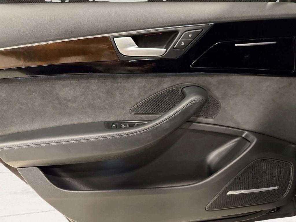 Audi A8  2016