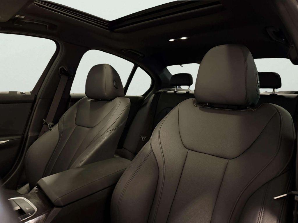 BMW 3-Series  2021