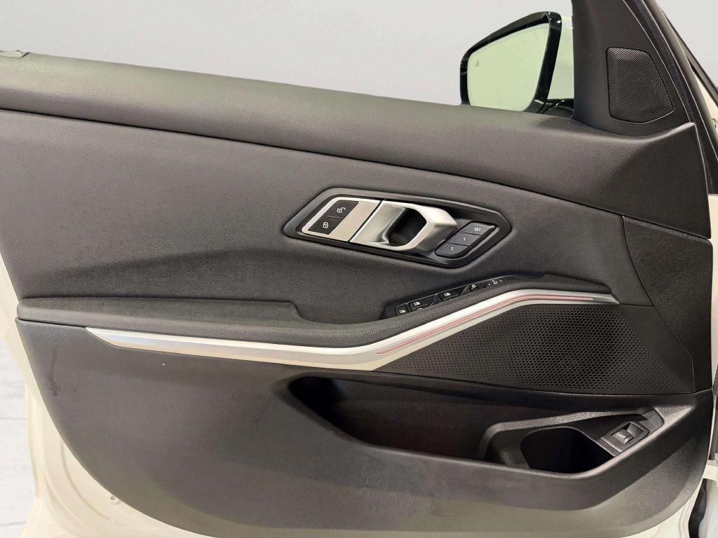 BMW 3-Series  2021