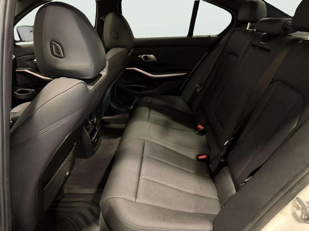 BMW 3-Series  2021