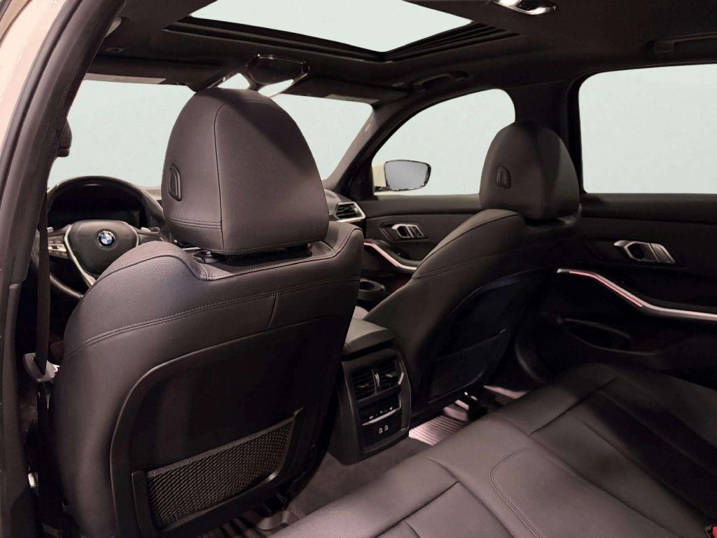 BMW 3-Series  2021