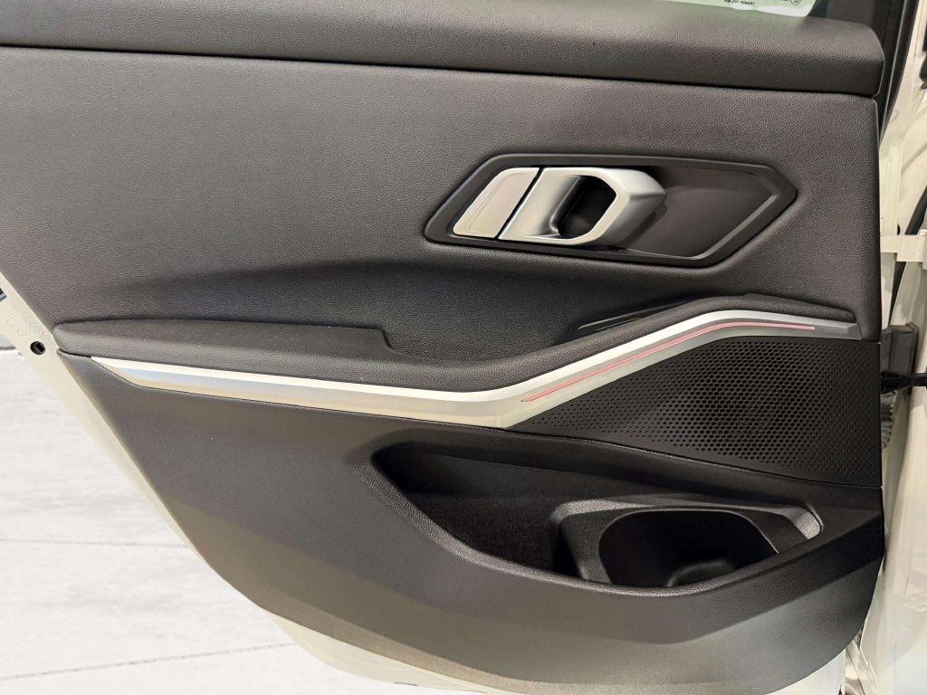 BMW 3-Series  2021