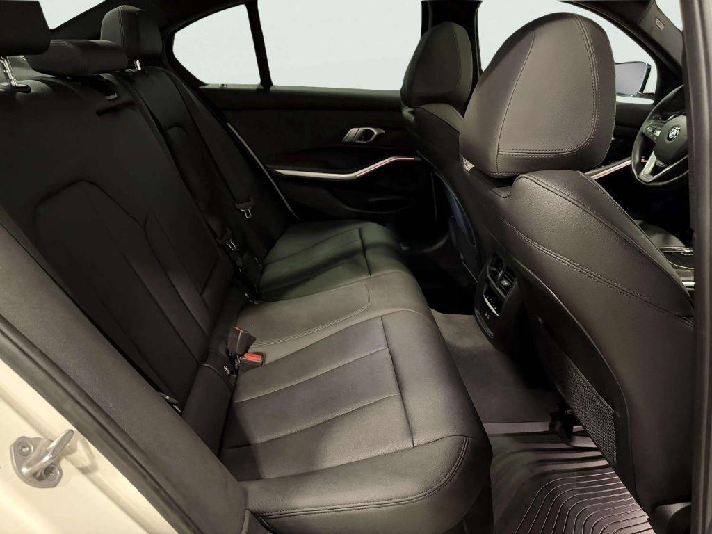 BMW 3-Series  2021