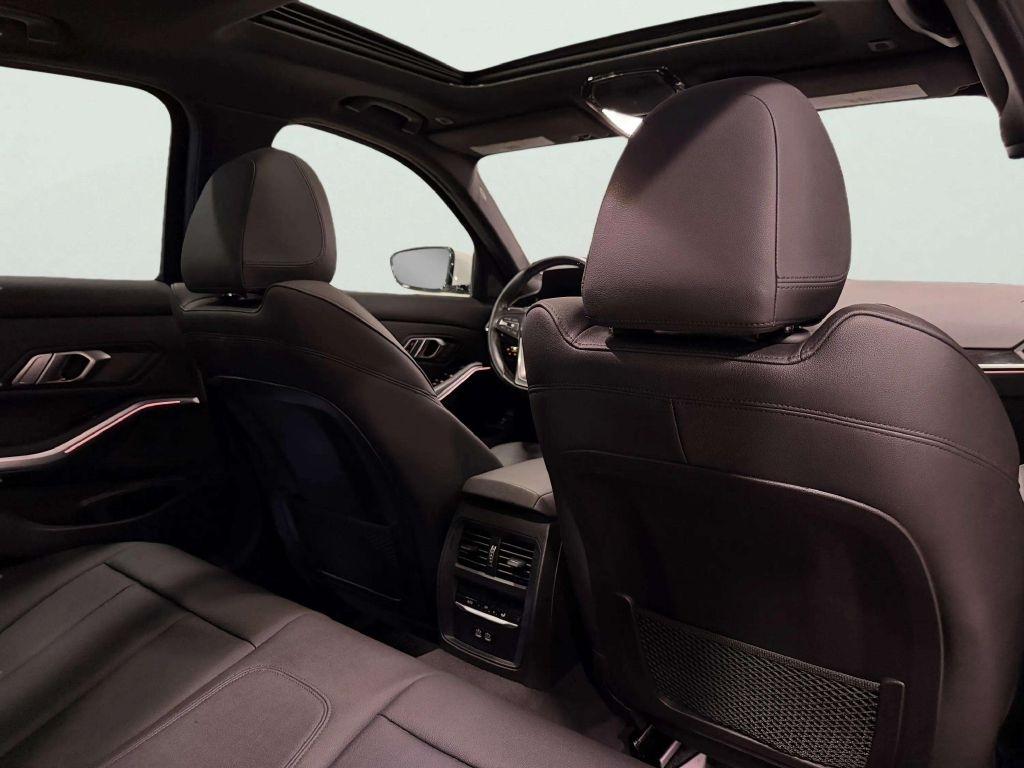 BMW 3-Series  2021