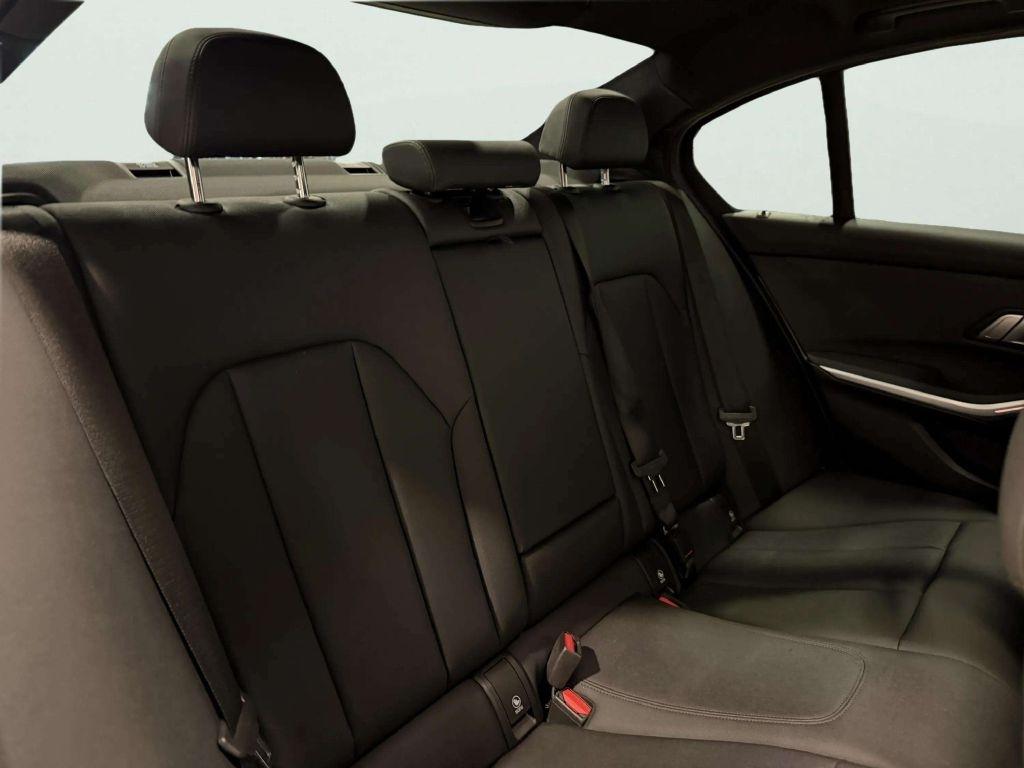 BMW 3-Series  2021