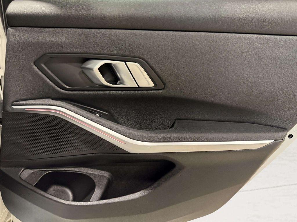 BMW 3-Series  2021