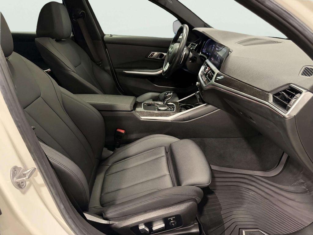 BMW 3-Series  2021