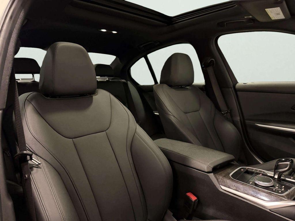 BMW 3-Series  2021