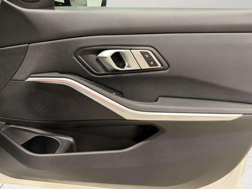 BMW 3-Series  2021