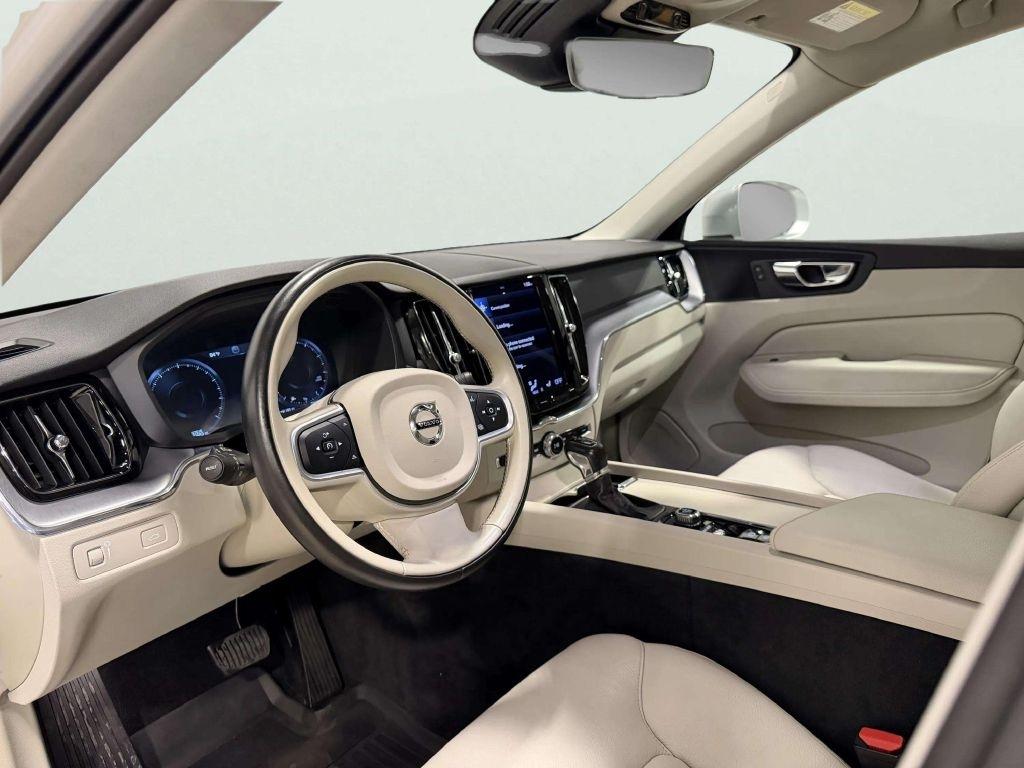 Volvo XC60 T5 AWD Momentum 2021