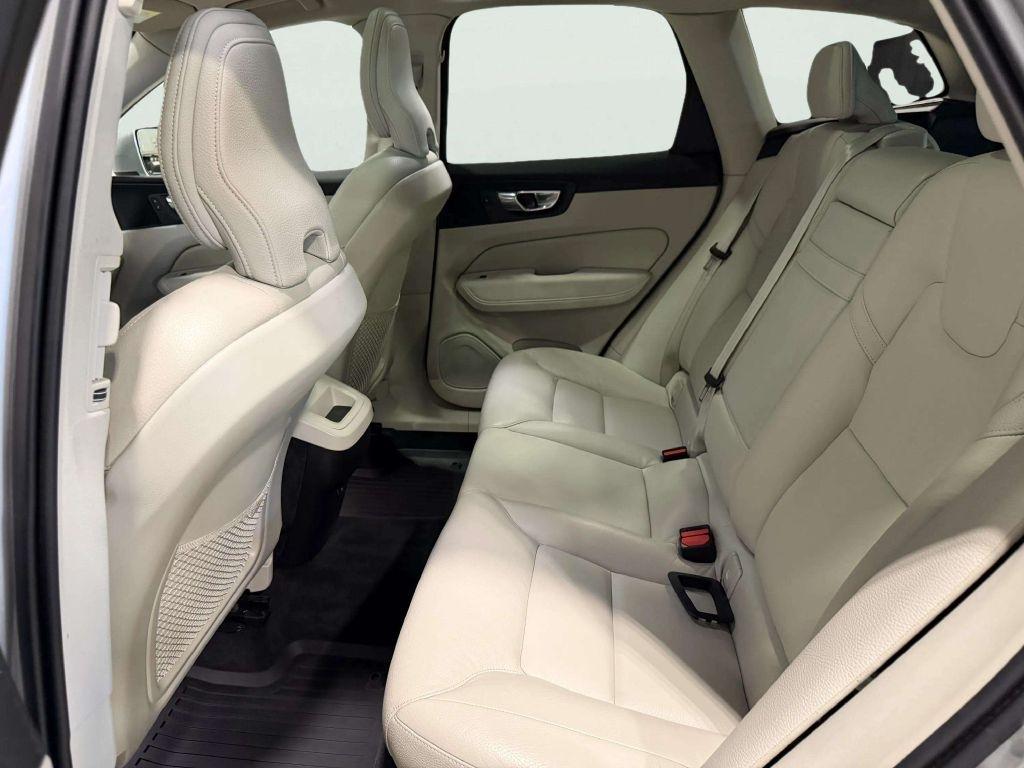 Volvo XC60 T5 AWD Momentum 2021