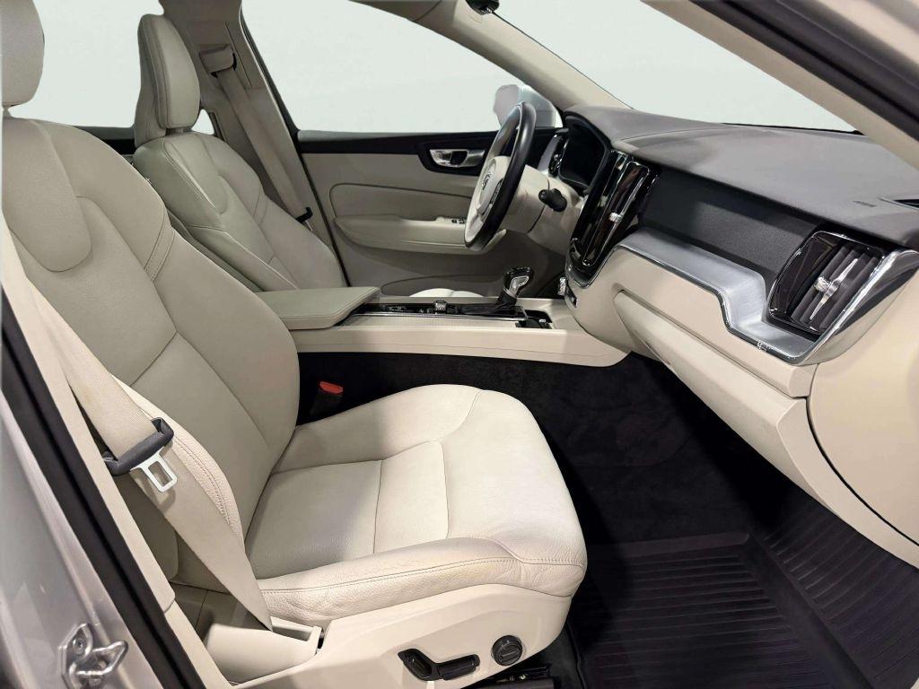Volvo XC60 T5 AWD Momentum 2021