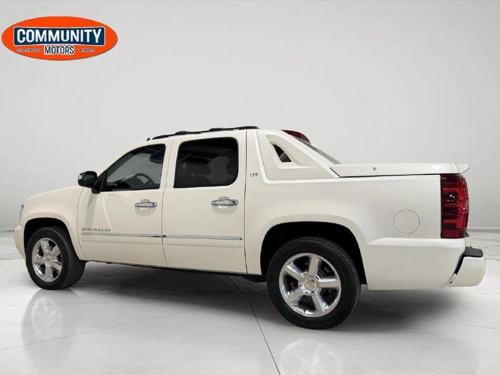 Chevrolet Avalanche 4WD Crew Cab LTZ 2012