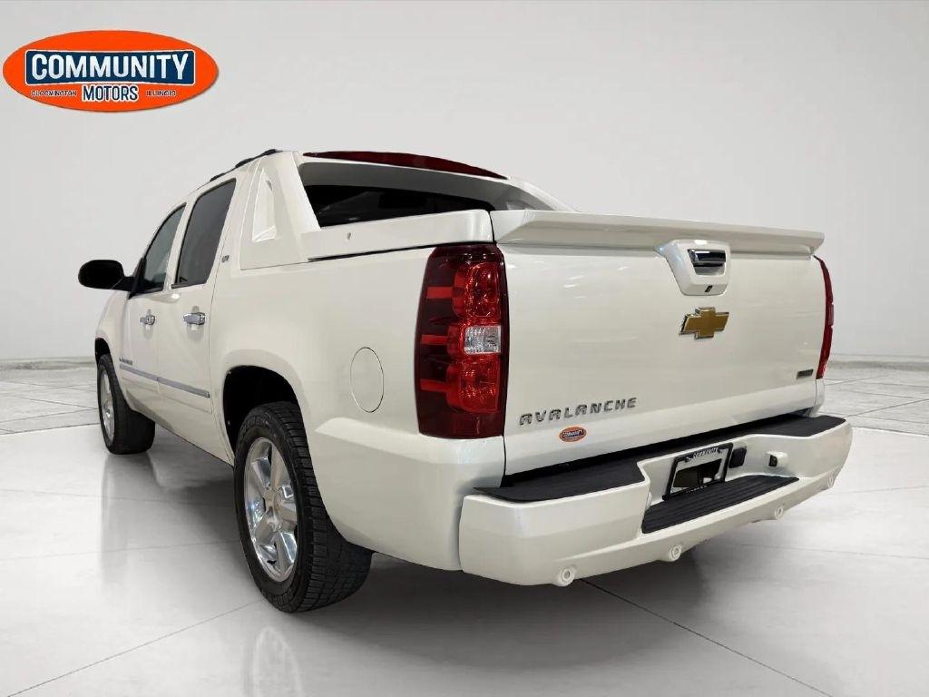 Chevrolet Avalanche 4WD Crew Cab LTZ 2012