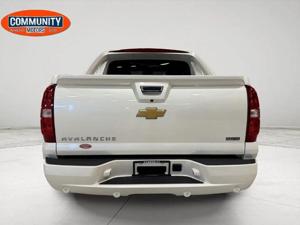 Chevrolet Avalanche 4WD Crew Cab LTZ 2012