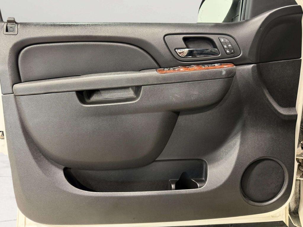 Chevrolet Avalanche 4WD Crew Cab LTZ 2012
