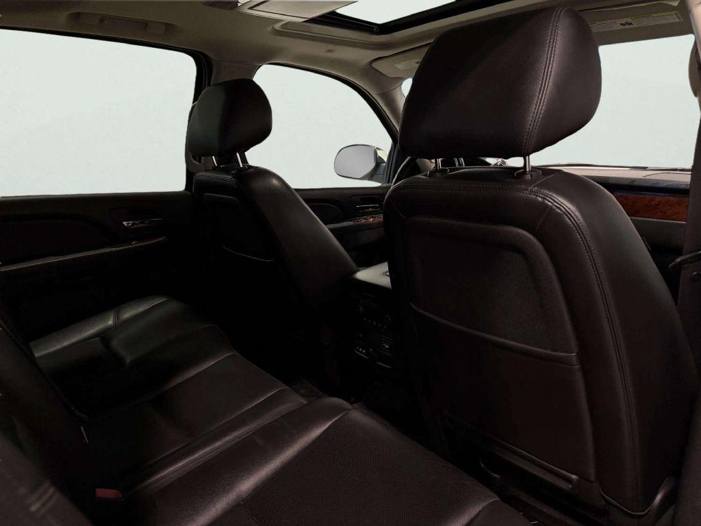 Chevrolet Avalanche 4WD Crew Cab LTZ 2012