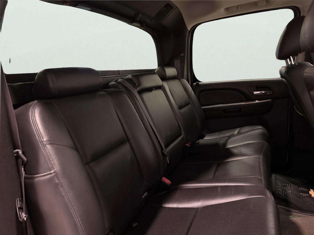 Chevrolet Avalanche 4WD Crew Cab LTZ 2012