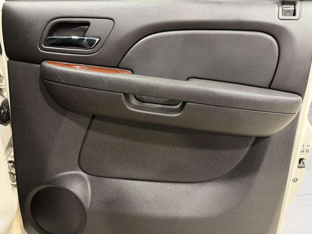 Chevrolet Avalanche 4WD Crew Cab LTZ 2012