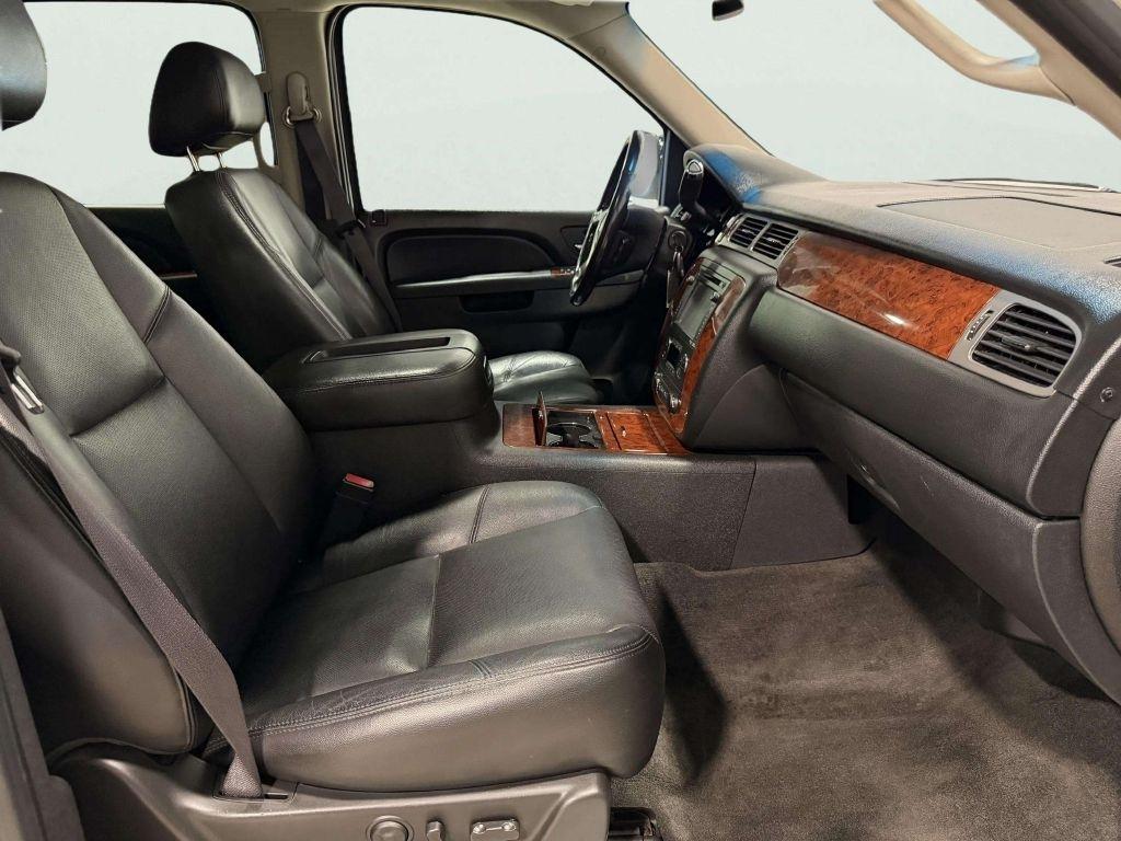 Chevrolet Avalanche 4WD Crew Cab LTZ 2012