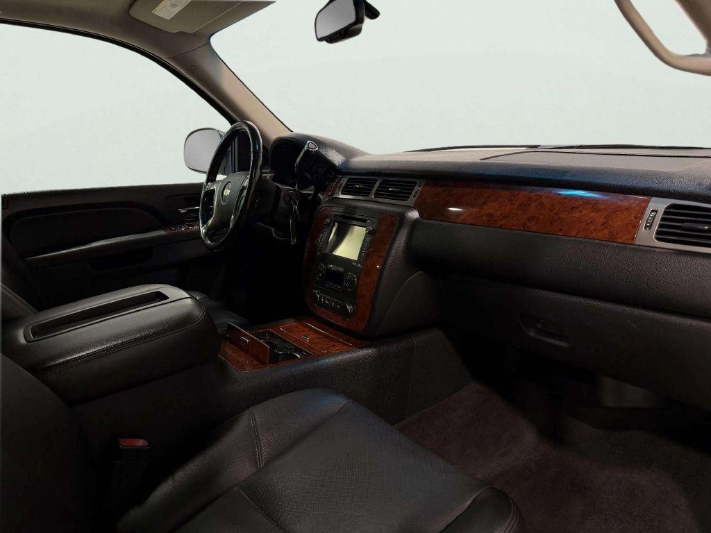Chevrolet Avalanche 4WD Crew Cab LTZ 2012