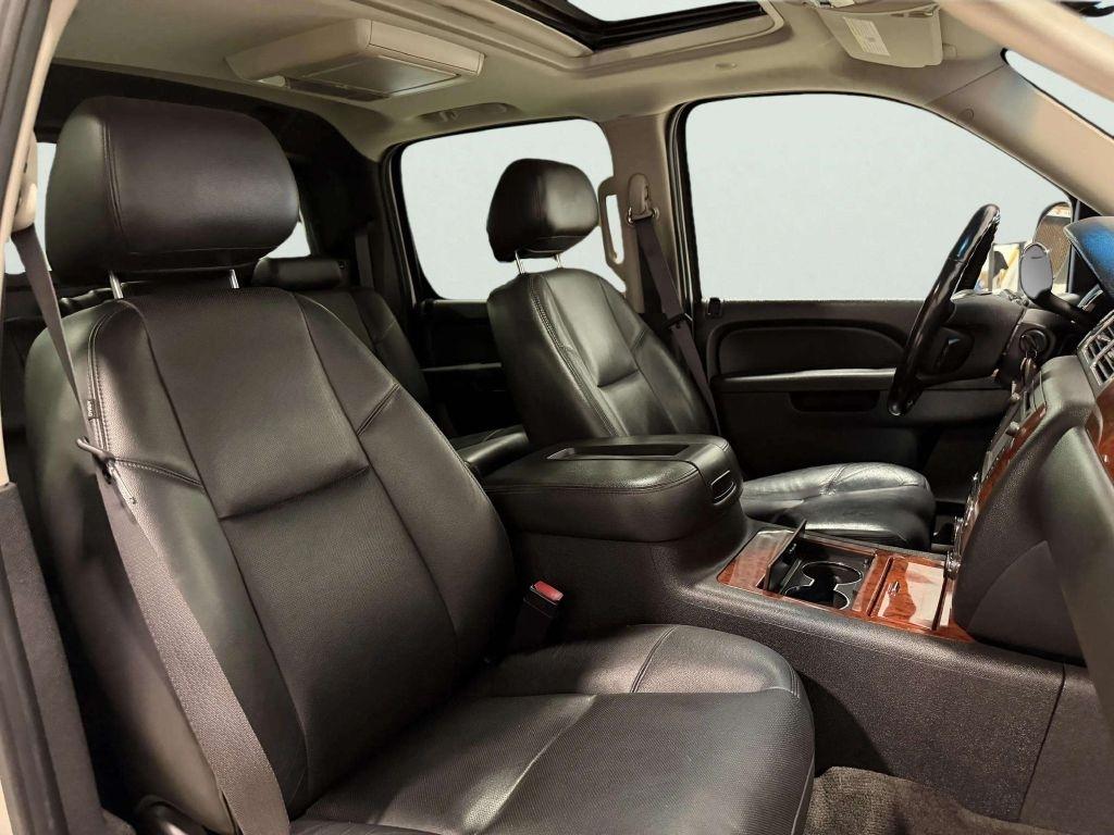 Chevrolet Avalanche 4WD Crew Cab LTZ 2012