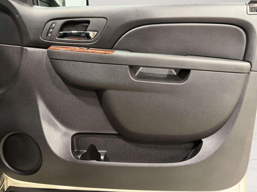 Chevrolet Avalanche 4WD Crew Cab LTZ 2012