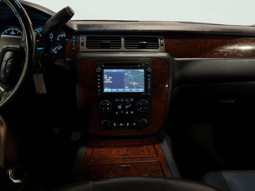 Chevrolet Avalanche 4WD Crew Cab LTZ 2012