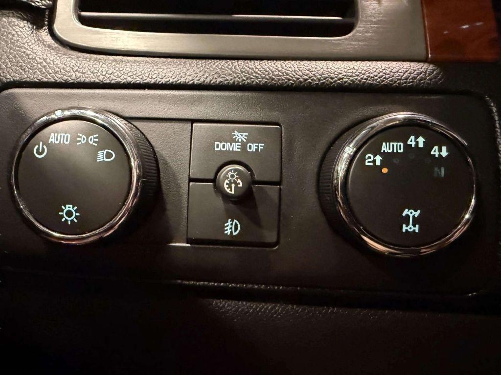 Chevrolet Avalanche 4WD Crew Cab LTZ 2012