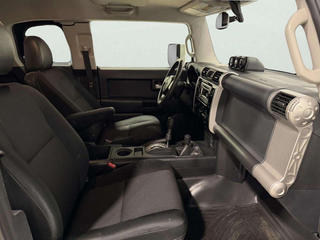Toyota FJ Cruiser 4WD 4dr Man (Natl) 2014