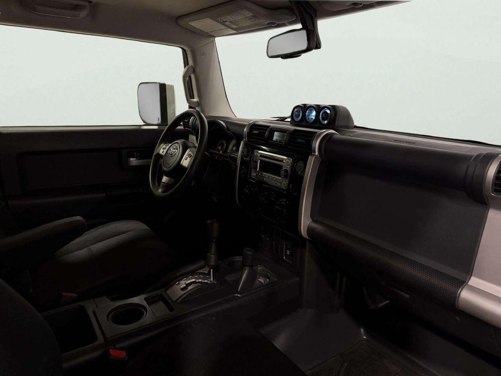 Toyota FJ Cruiser 4WD 4dr Man (Natl) 2014