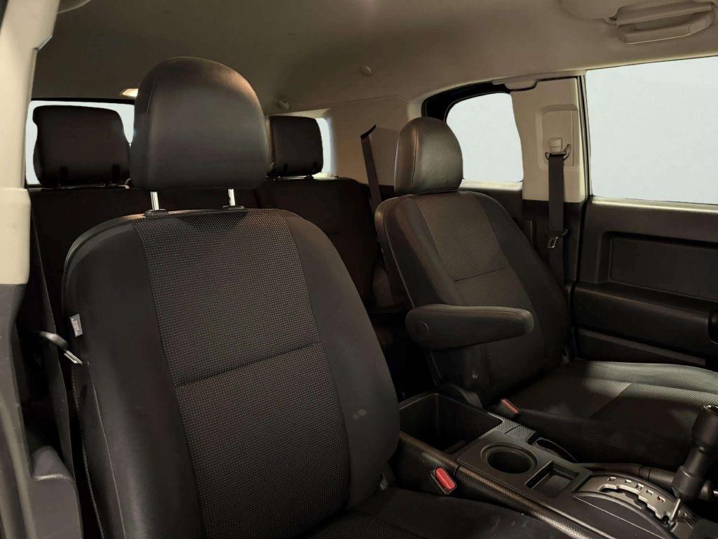 Toyota FJ Cruiser 4WD 4dr Man (Natl) 2014