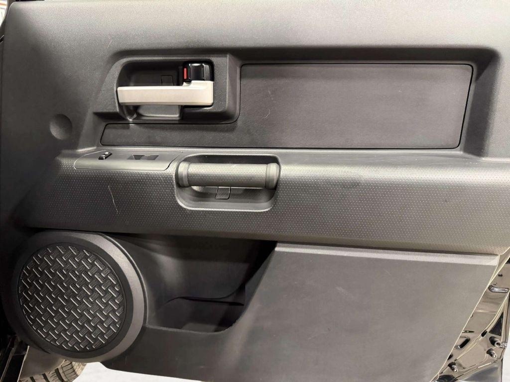 Toyota FJ Cruiser 4WD 4dr Man (Natl) 2014