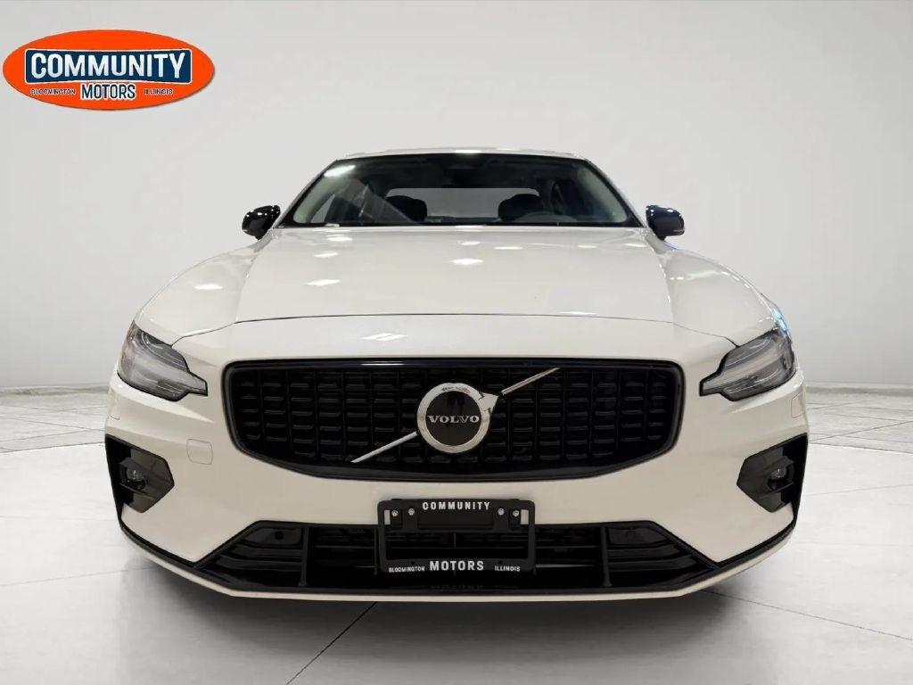 Volvo S60 B5 FWD Core 2025