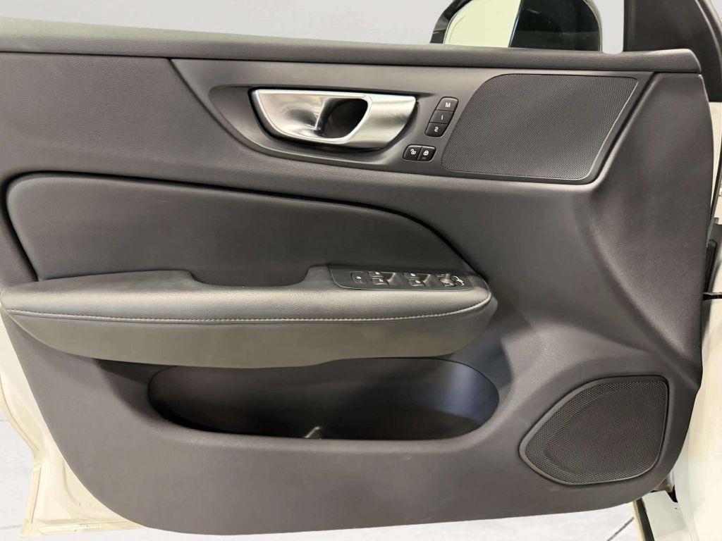 Volvo S60 B5 FWD Core 2025