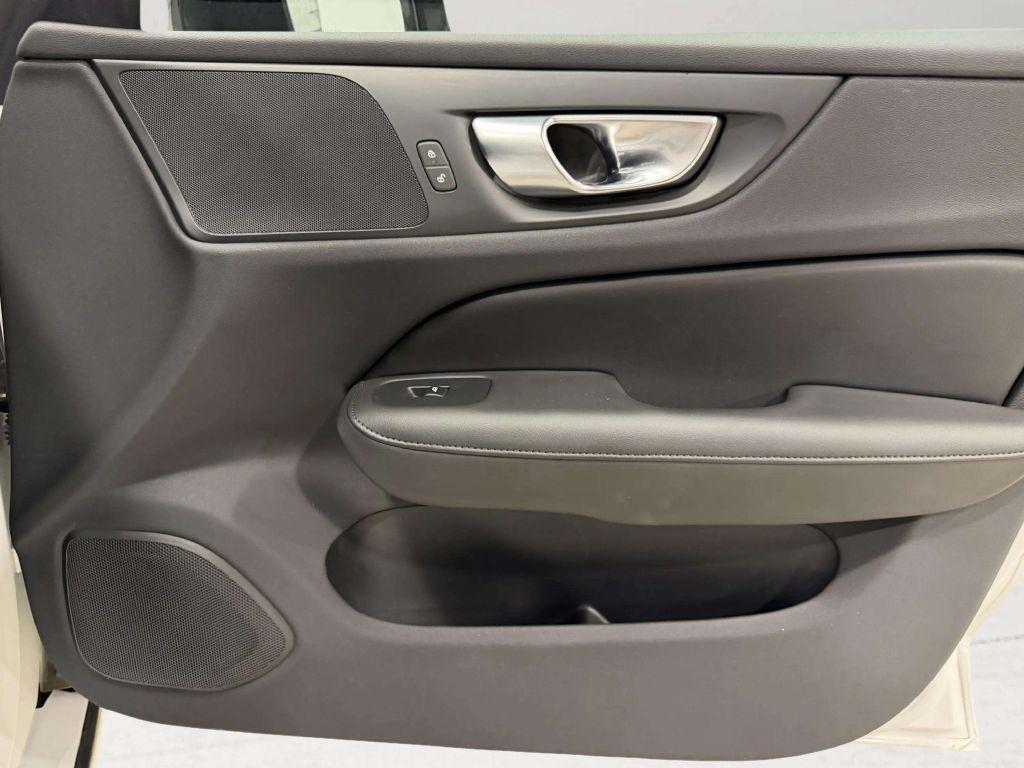 Volvo S60 B5 FWD Core 2025