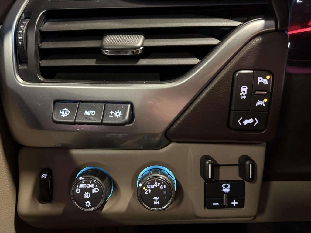Chevrolet Suburban 4WD 4dr 1500 Premier 2018