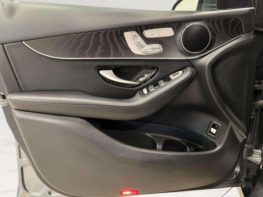 Mercedes-Benz GLC GLC 300 4MATIC SUV 2017