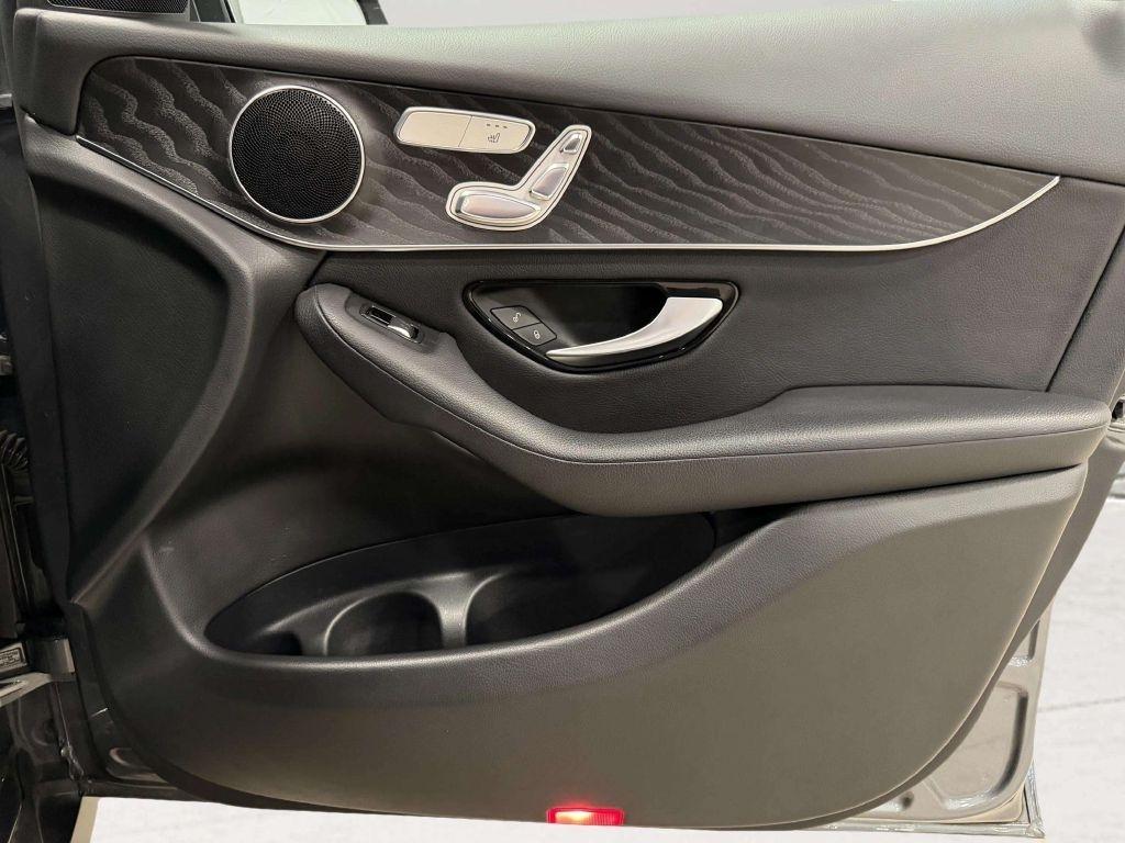 Mercedes-Benz GLC GLC 300 4MATIC SUV 2017