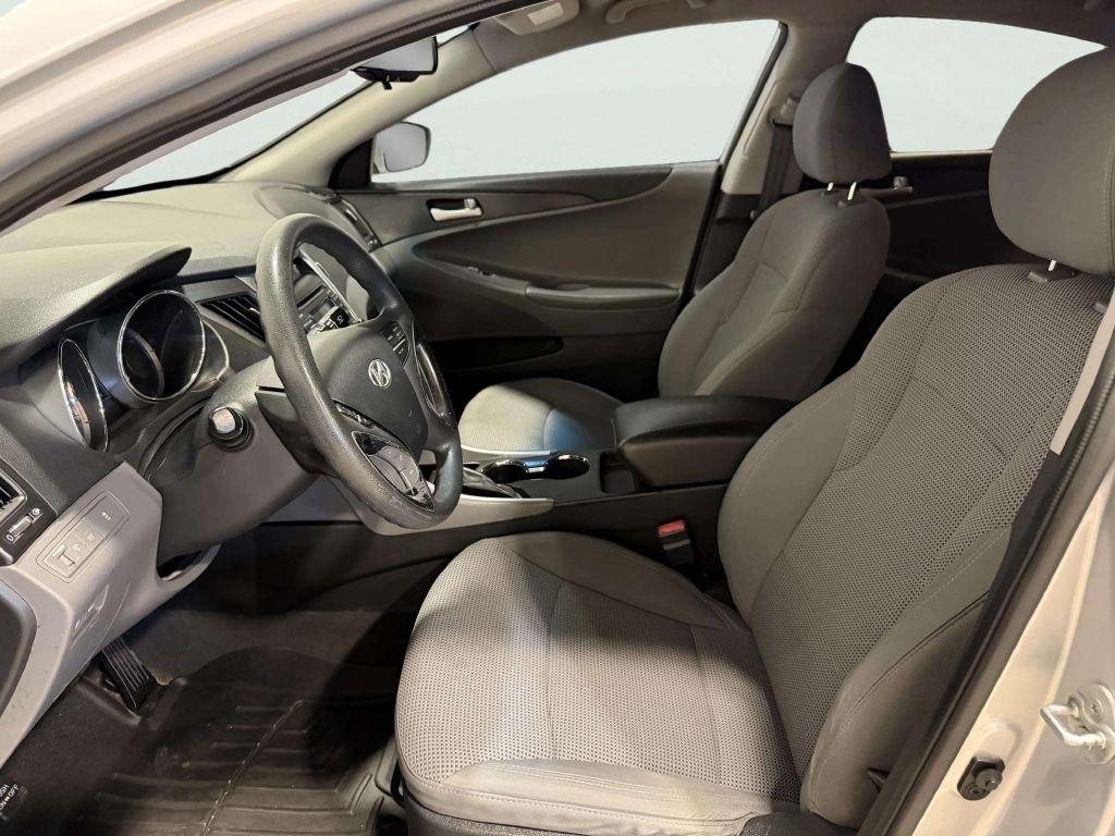 Hyundai Sonata 4dr Sdn 2.4L Auto GLS 2013